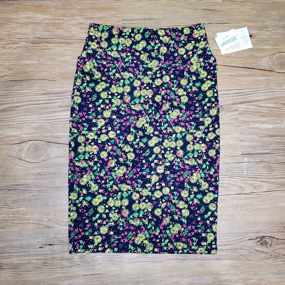 NWT LulaRoe Cassie Abstract Daisy Print Skirt